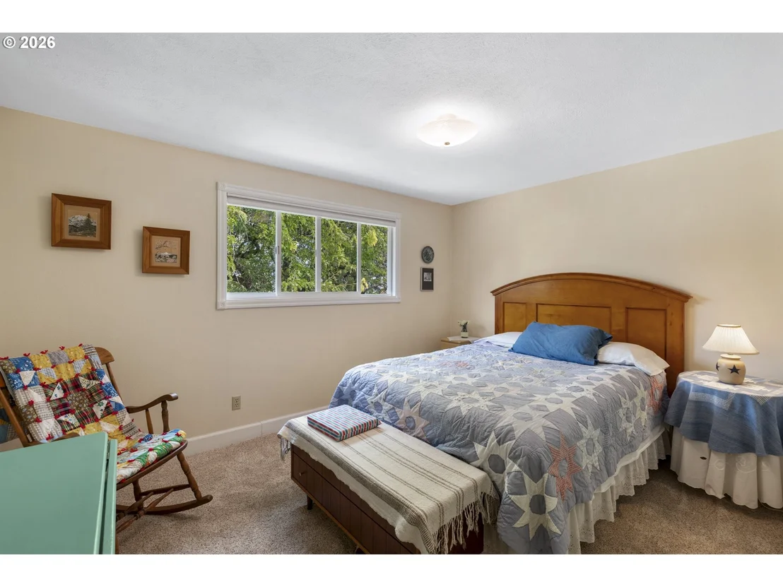 Photo of 192 NW CANYON DR