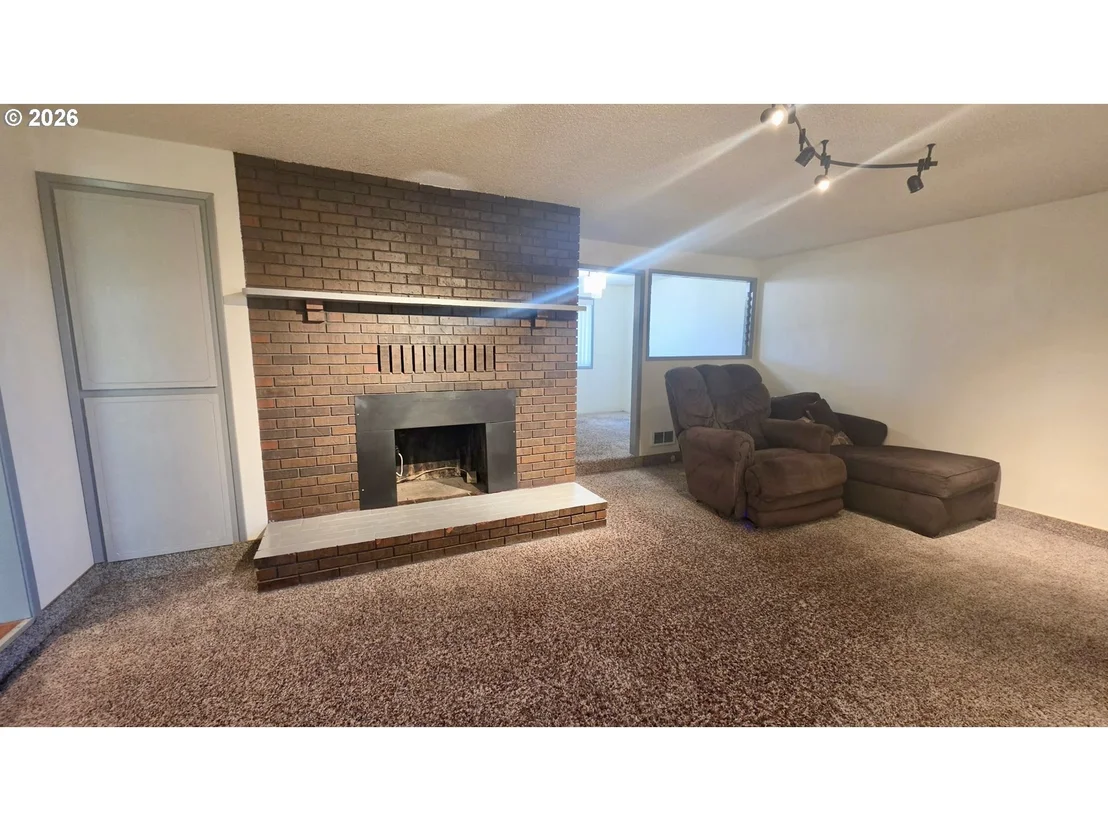 Photo of 5313 MAZAMA DR