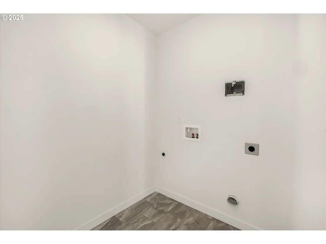 Photo of 284 NW MAWRCREST AVE