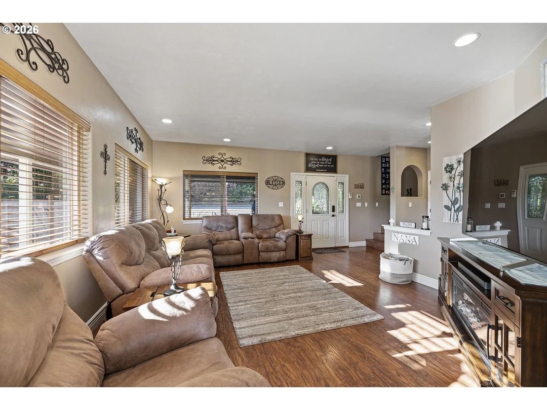 Photo of 997 KRISTA LN