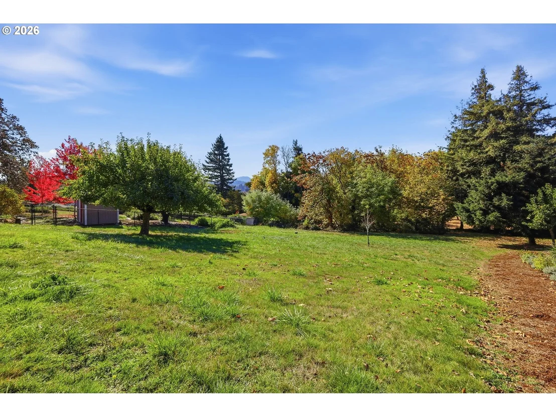Photo of 682 SUNSET DR
