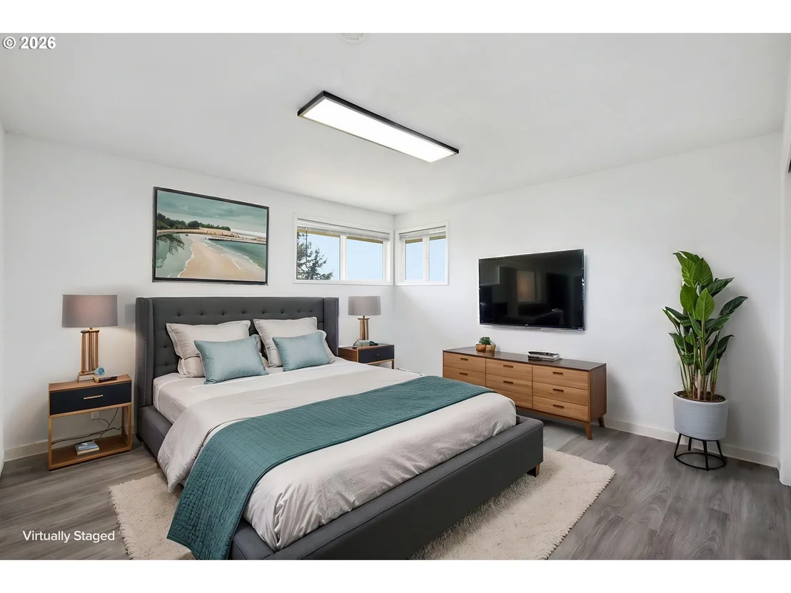 Photo of 682 SUNSET DR