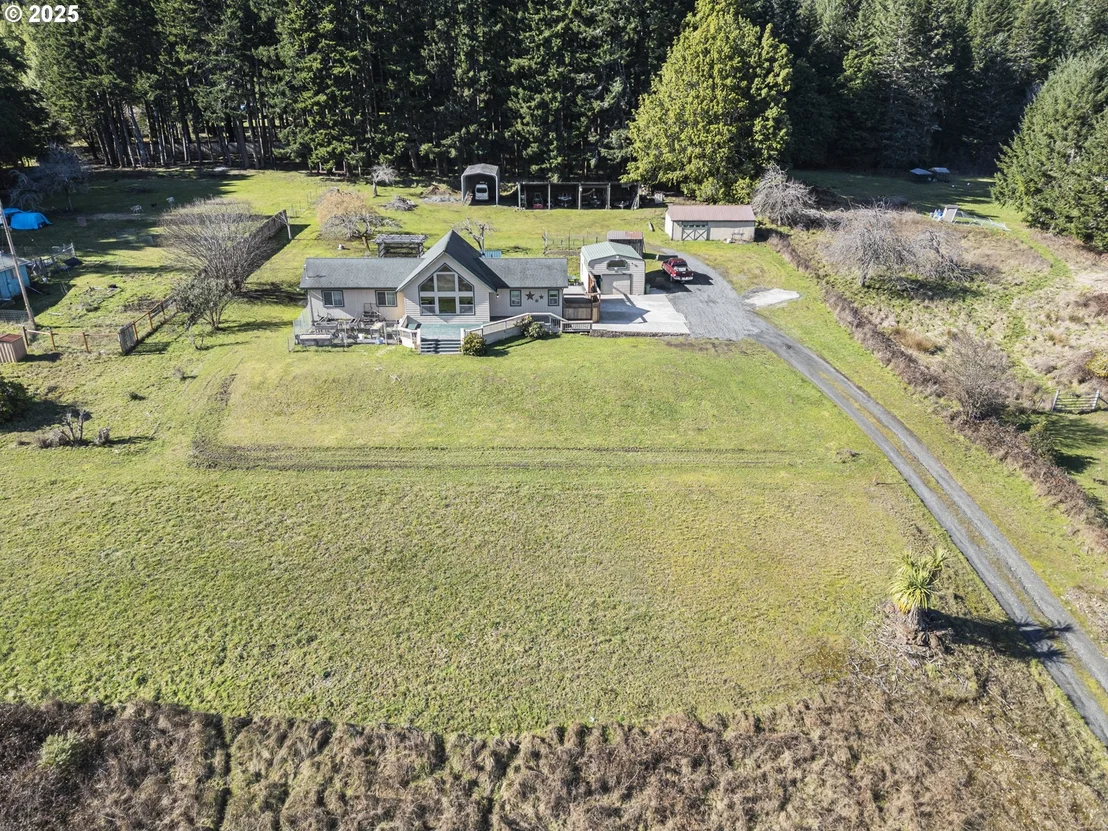 Photo of 889 H AVE