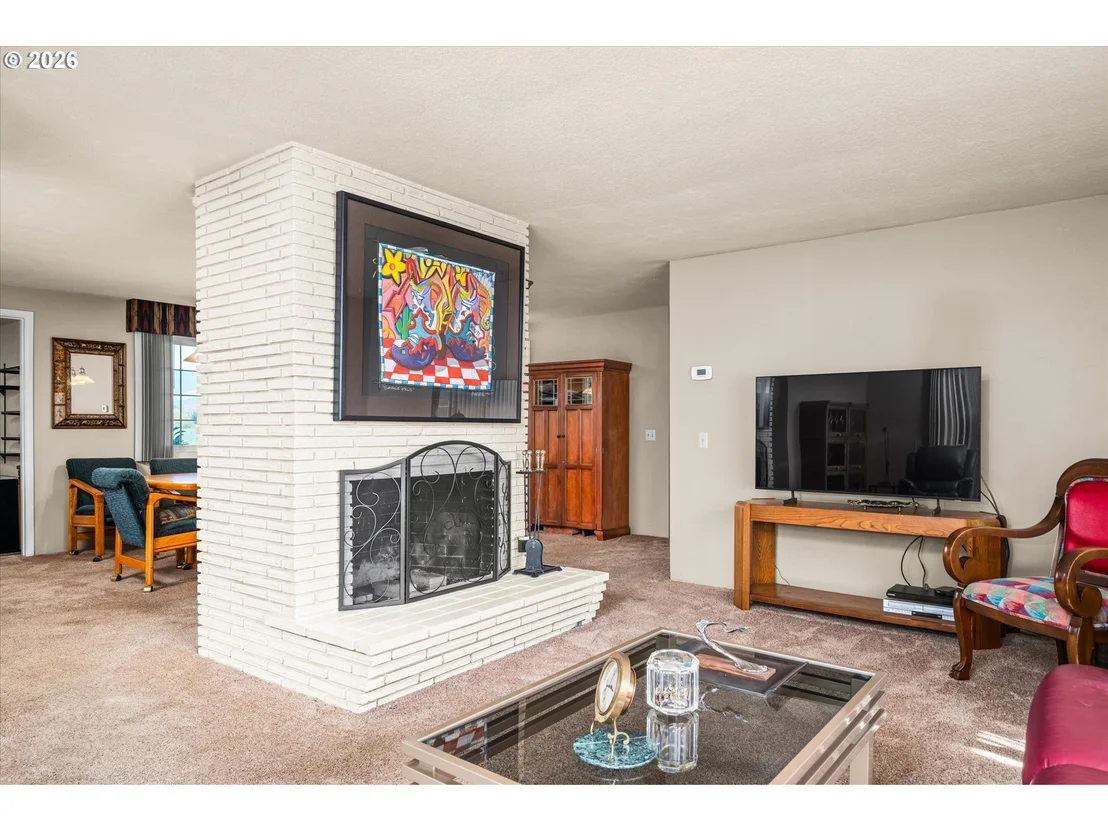 Photo of 32120 COBURG BOTTOM LOOP RD