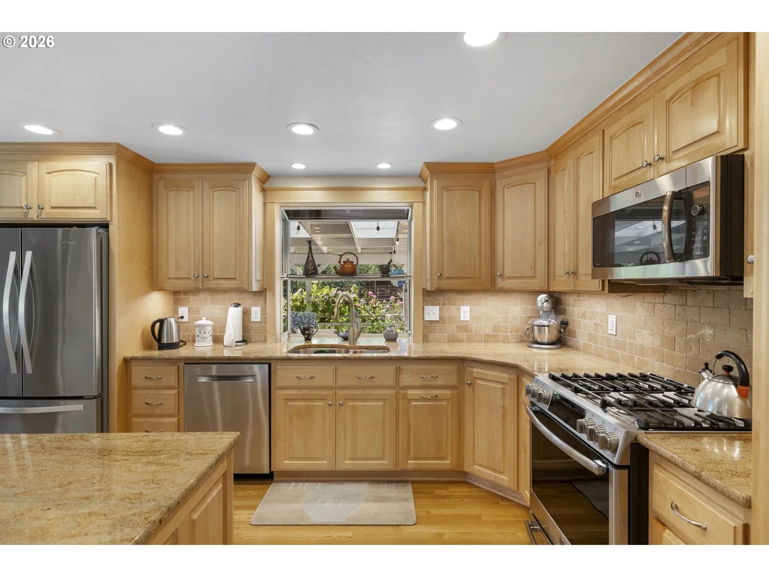 Photo of 192 NW CANYON DR