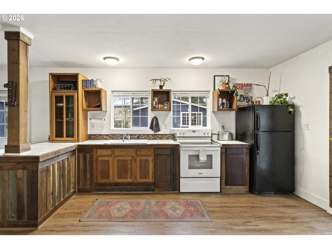 Photo of 16024 LEONA LN