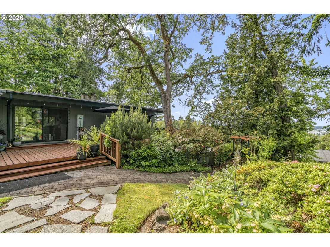 Photo of 2610 HIGHLAND OAKS DR
