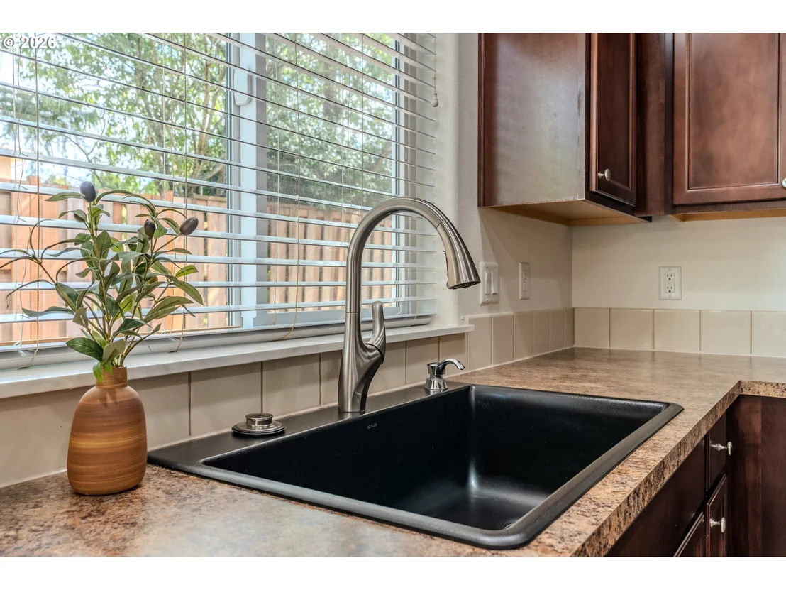 Photo of 2013 NW BELLA VISTA DR