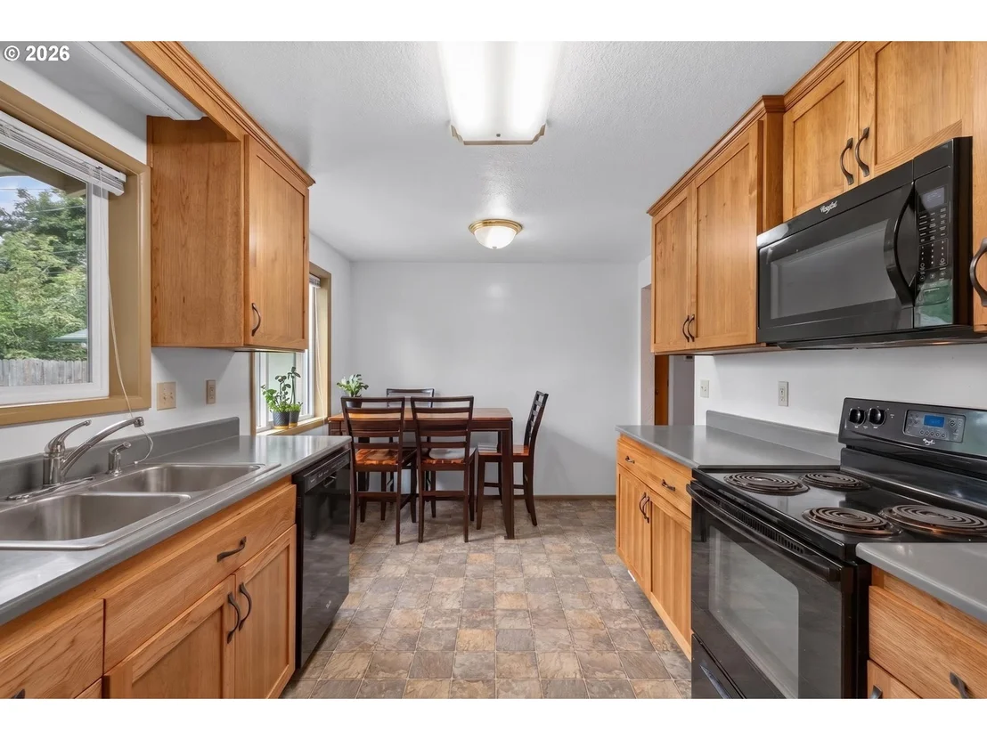 Photo of 447 MAXWELL RD