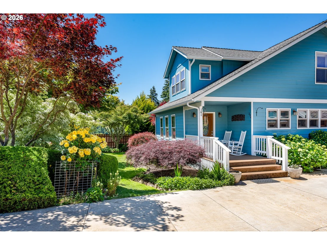 Photo of 384 EDGEVIEW DR