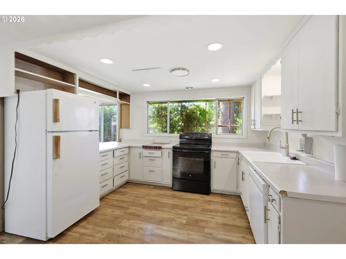 Photo of 605 KOURT DR
