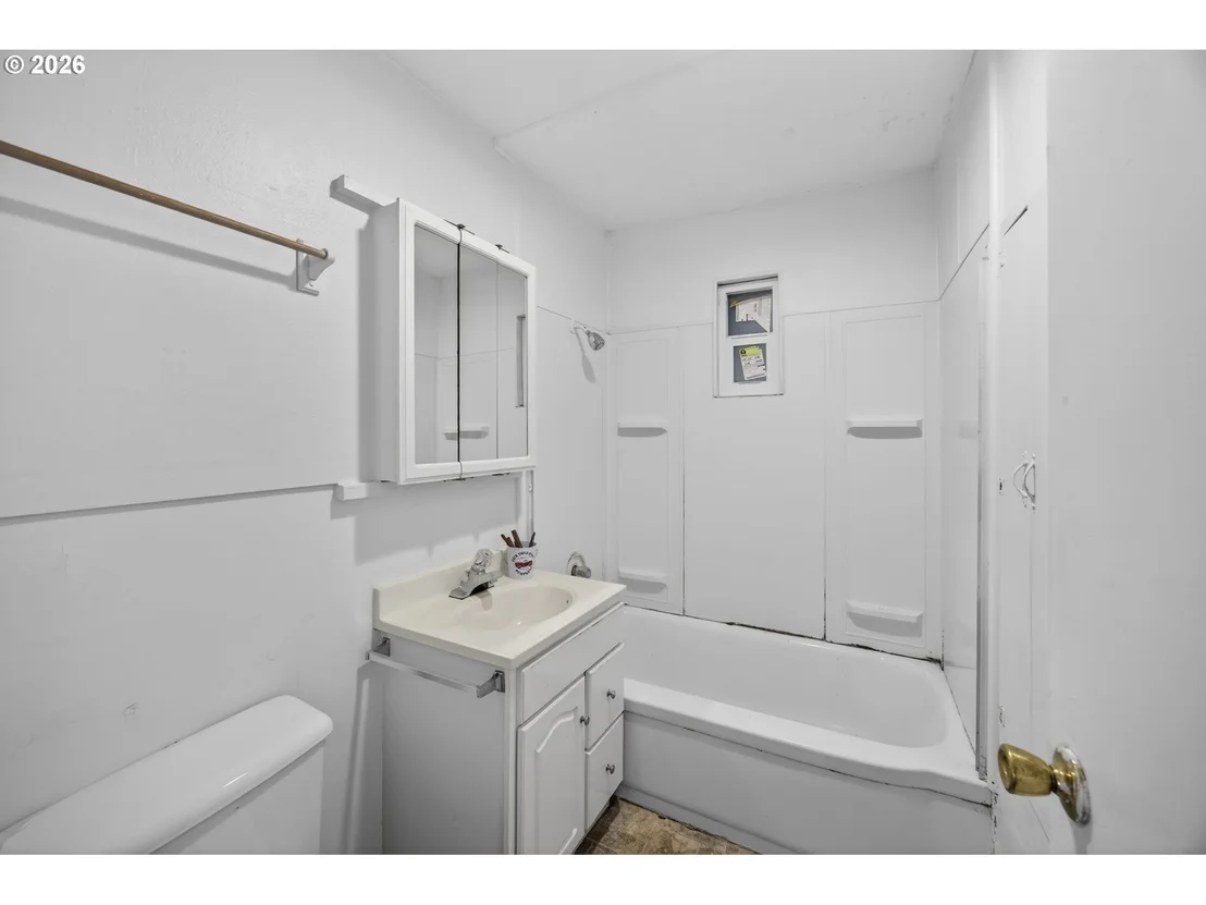 Photo of 1025 N LAKE RD