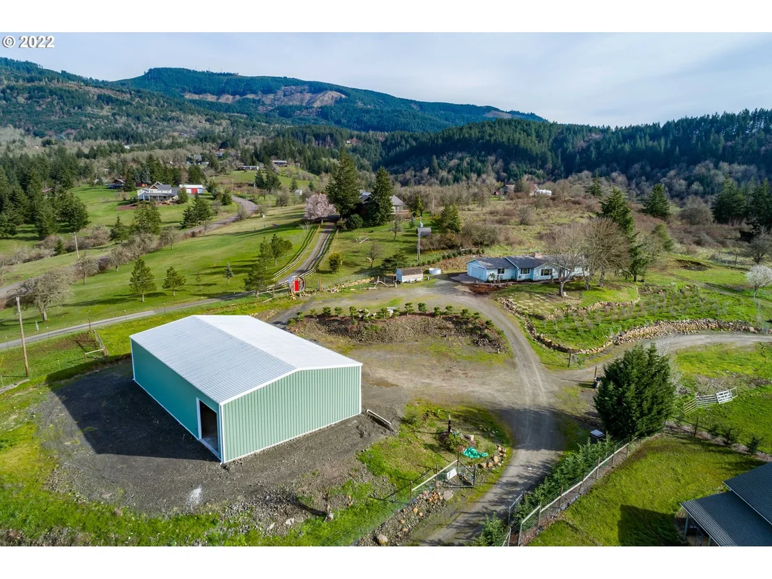 Photo of 33530 MOUNT TOM DR