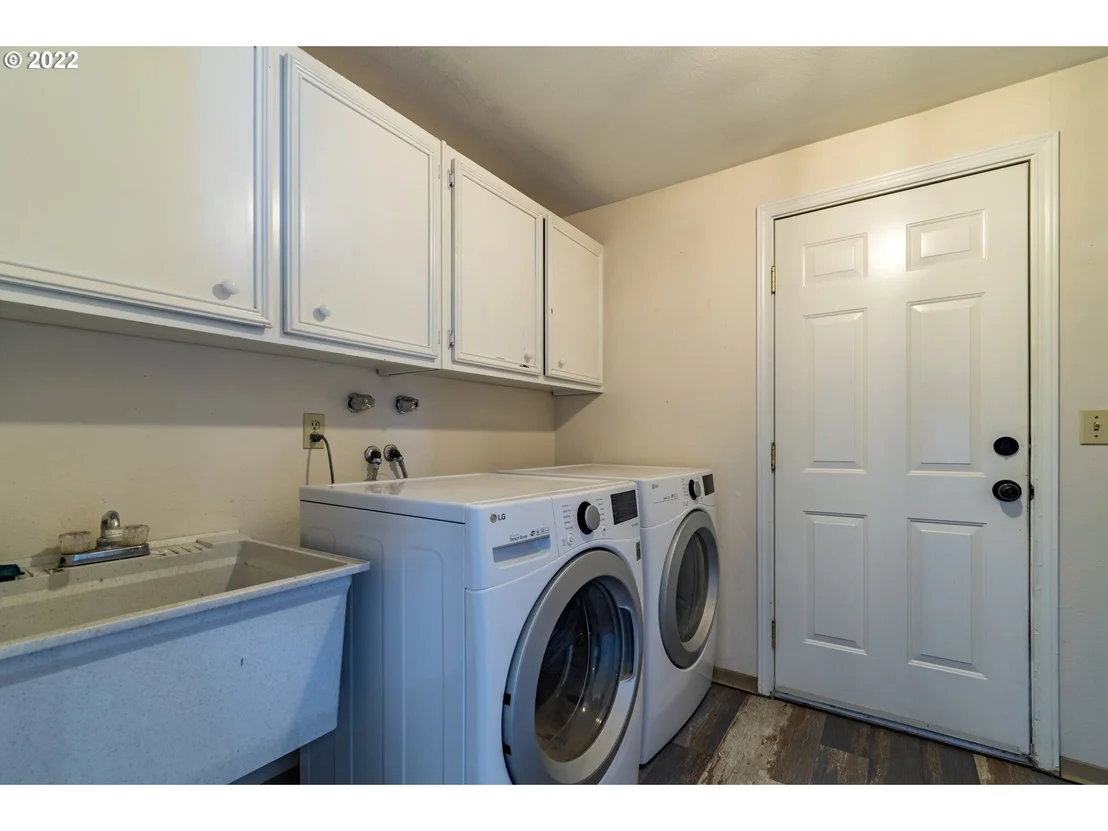Photo of 33530 MOUNT TOM DR