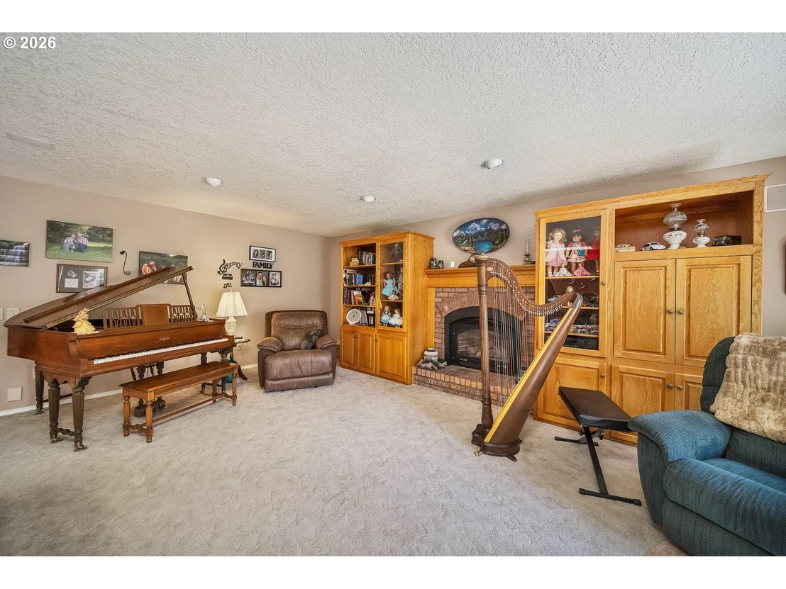 Photo of 200 SE CRESTVIEW LN