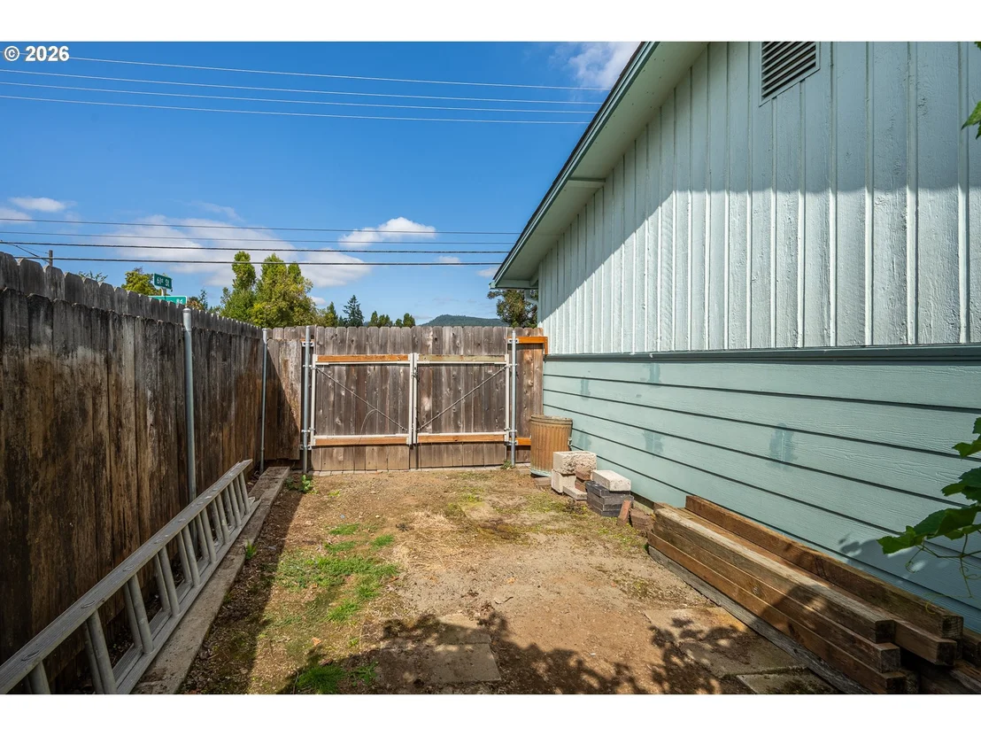 Photo of 6111 THURSTON RD