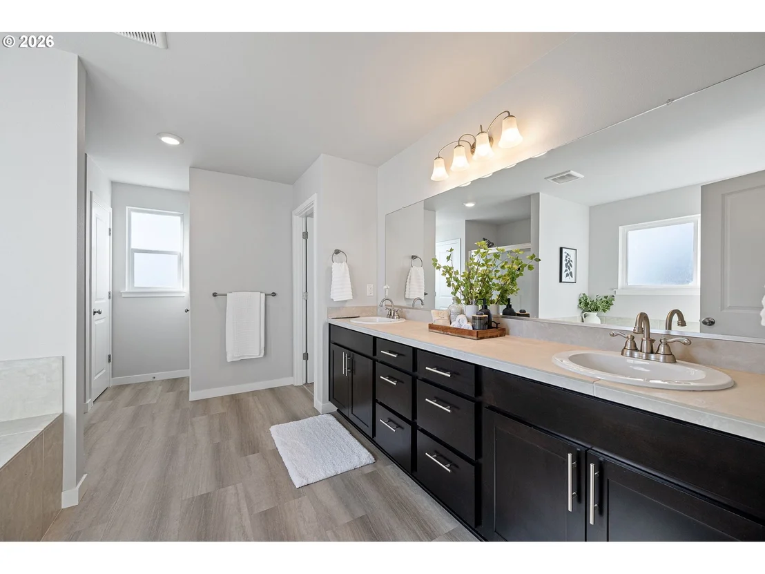 Photo of 2452 W 9TH AVE