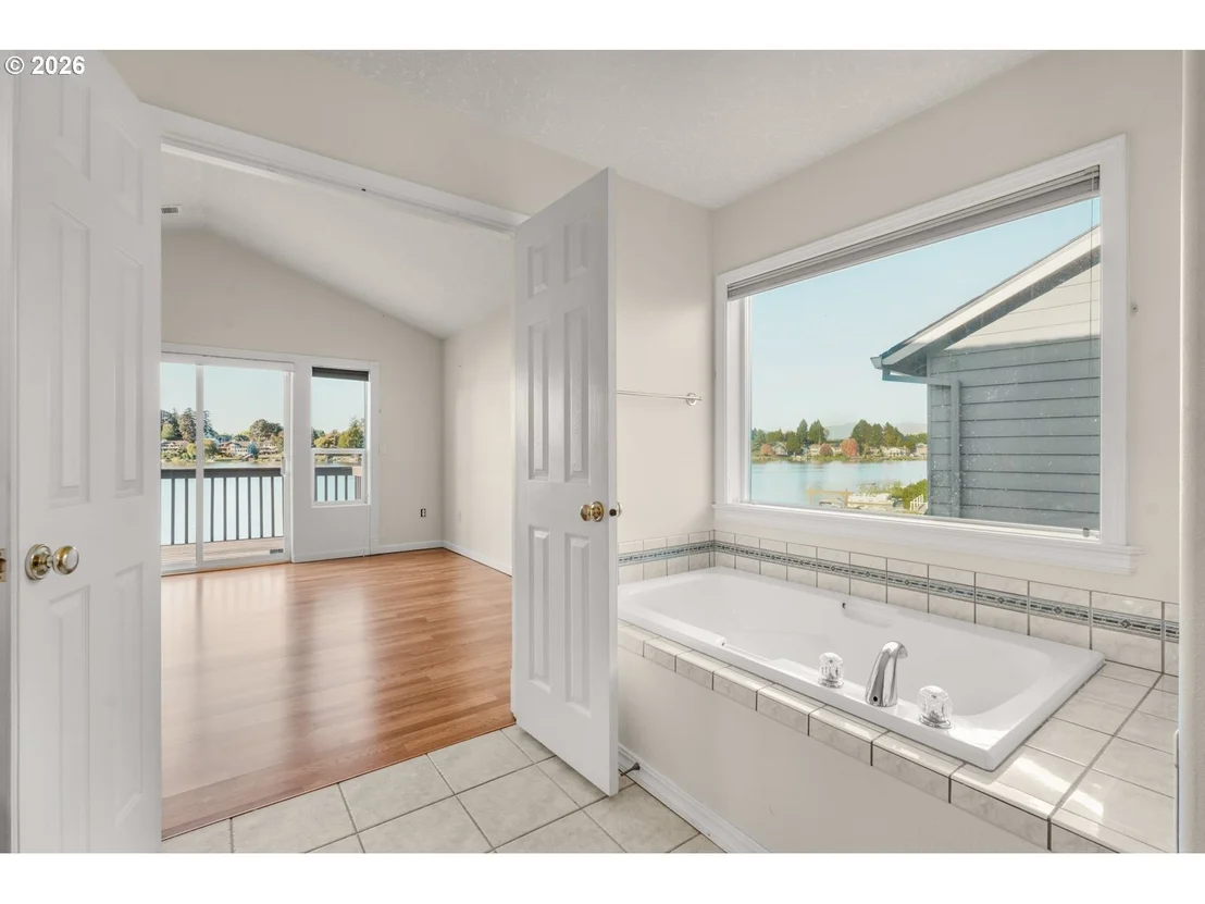 Photo of 21223 NE SHORE DR