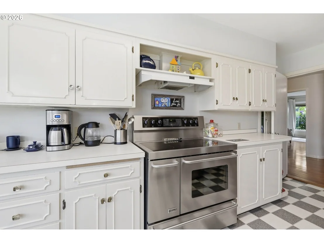 Photo of 28 W 22nd AVE