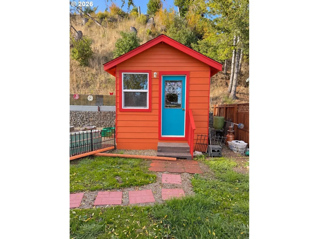 Photo of 450 TIARA ST