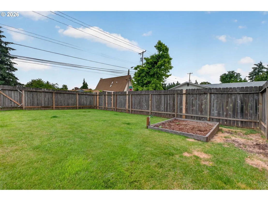 Photo of 447 MAXWELL RD