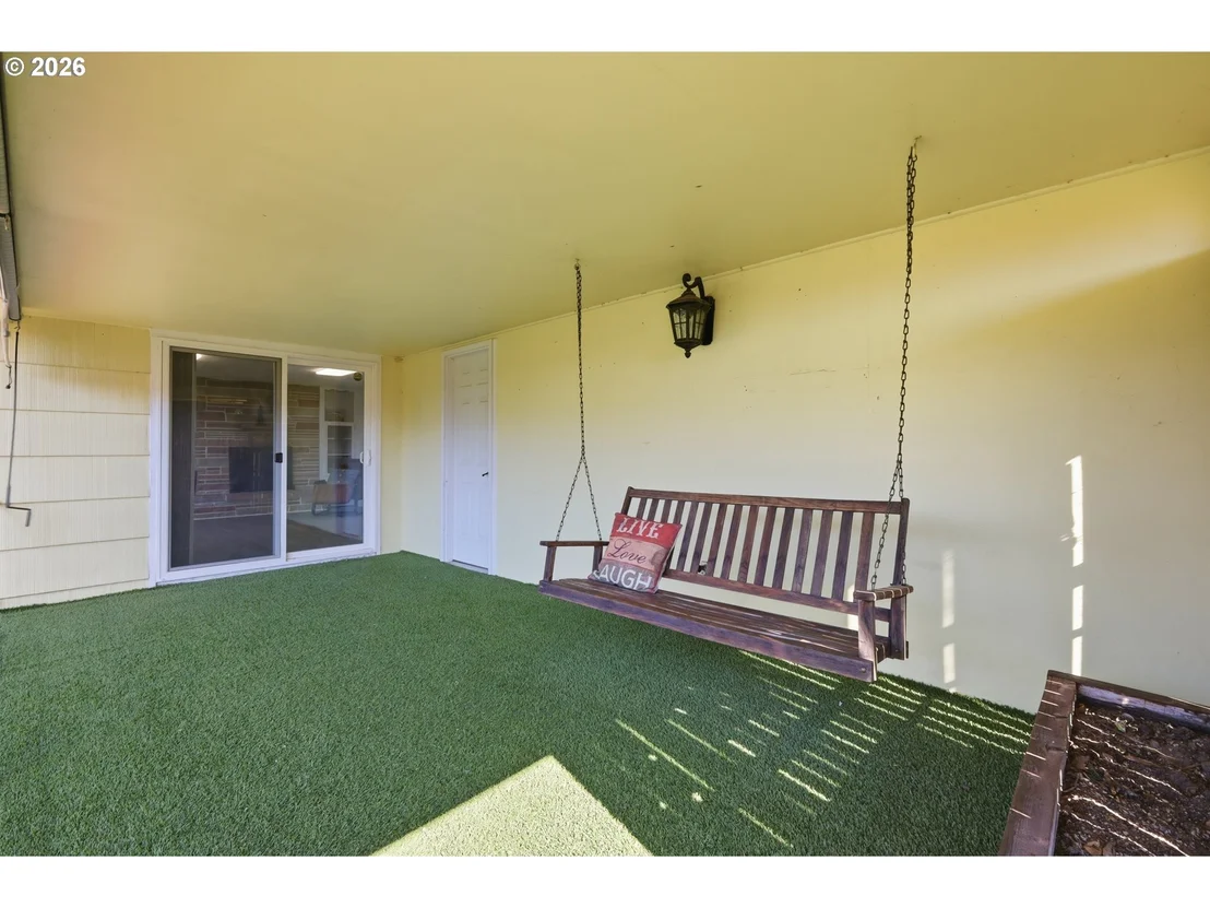 Photo of 682 SUNSET DR