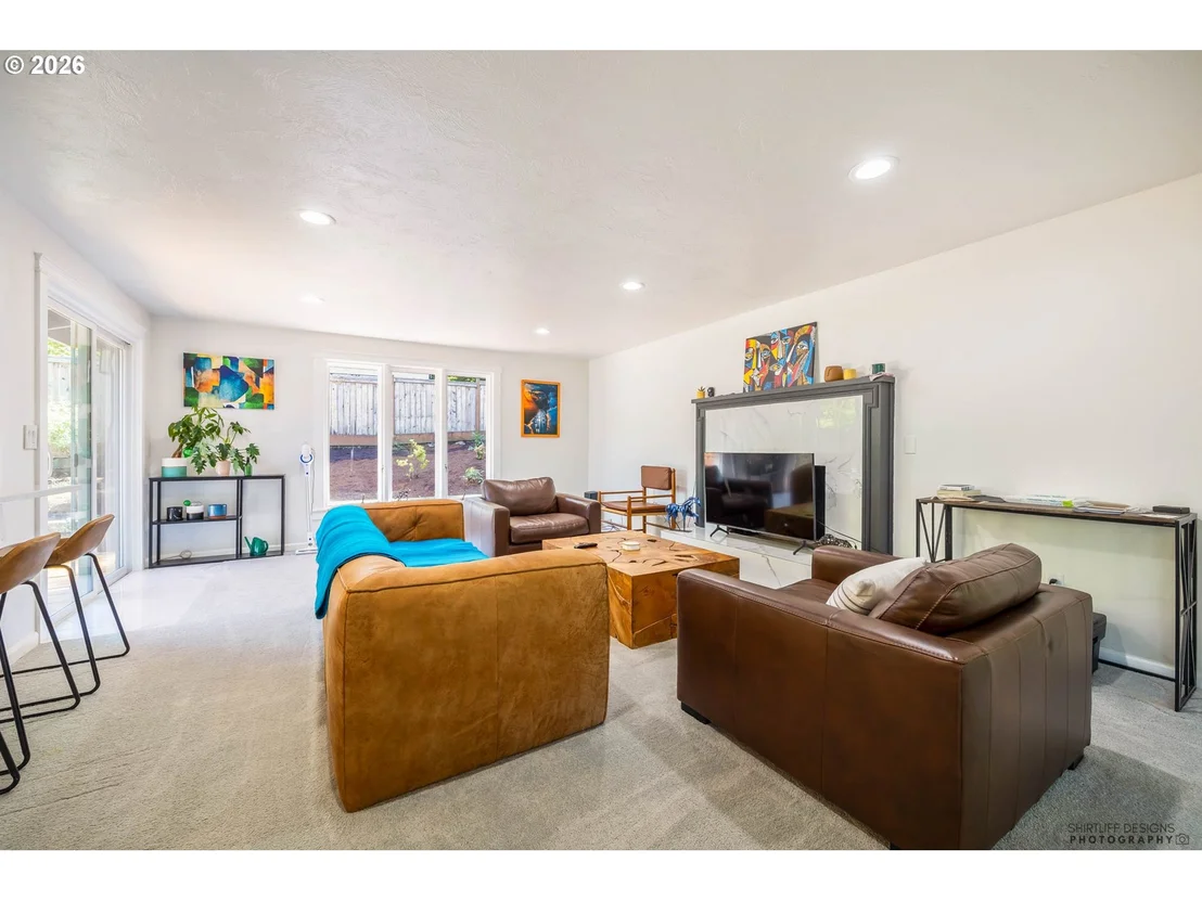 Photo of 2022 FLORAL HILL DR