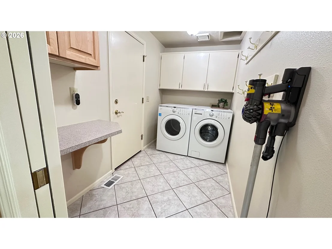 Photo of 1364 VICTORIAN WAY
