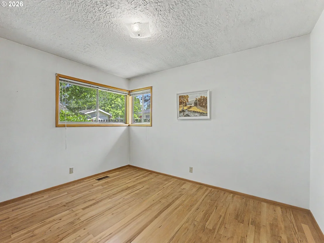 Photo of 250 SE JUNIPER AVE