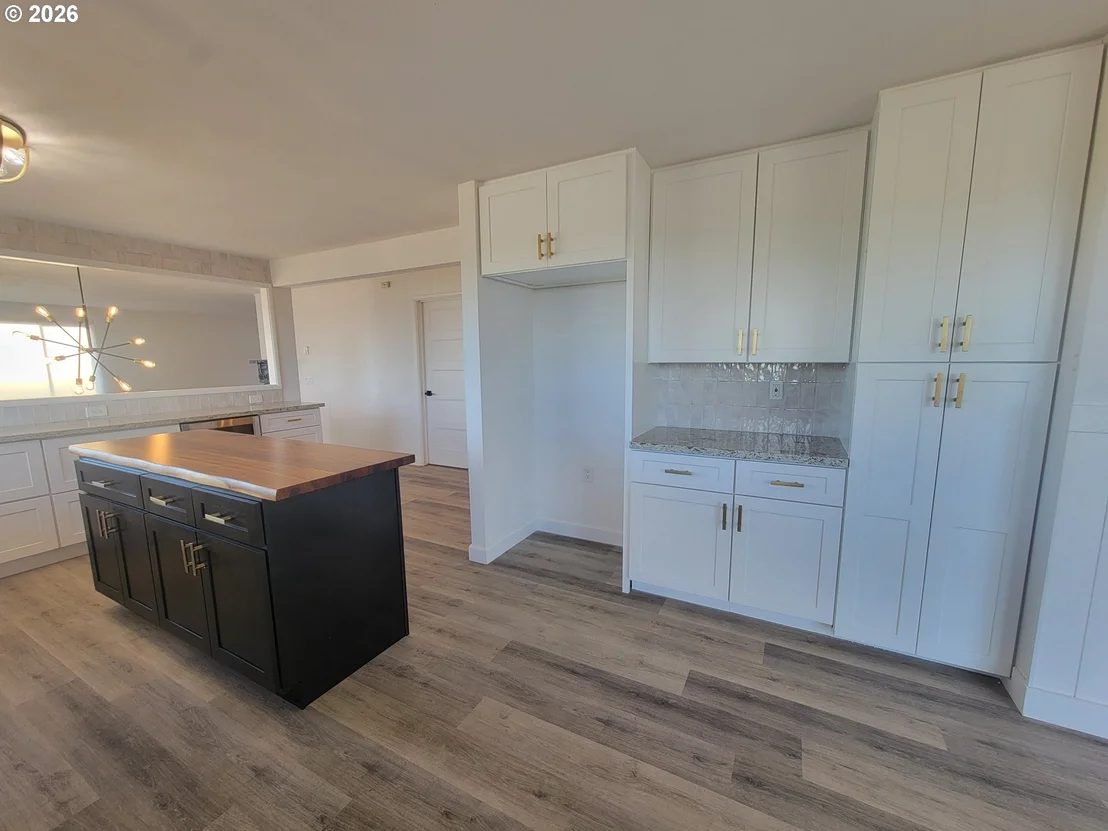 Photo of 2460 W 21ST AVE