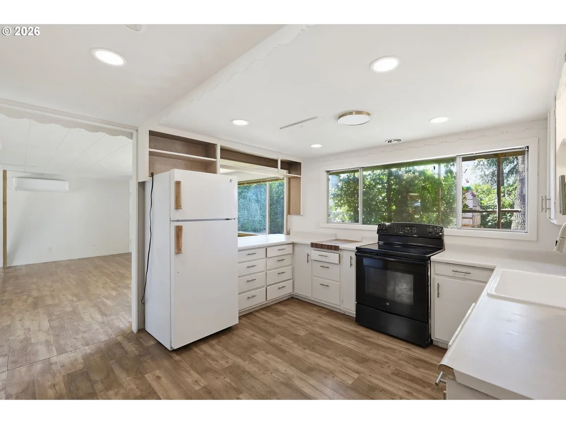 Photo of 605 KOURT DR
