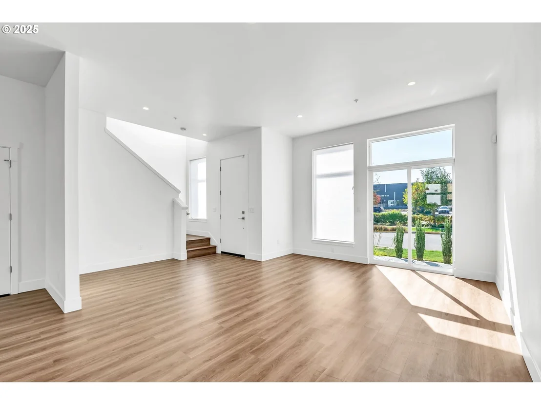 Photo of 193 E 20TH AVE