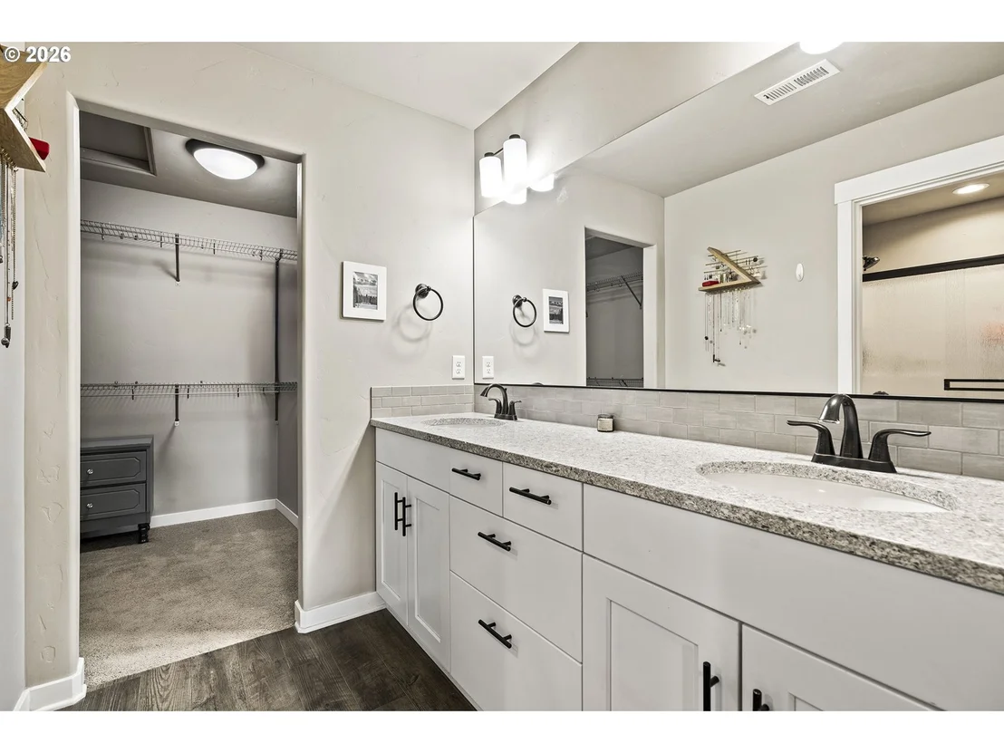 Photo of 60439 HEDGEWOOD LN