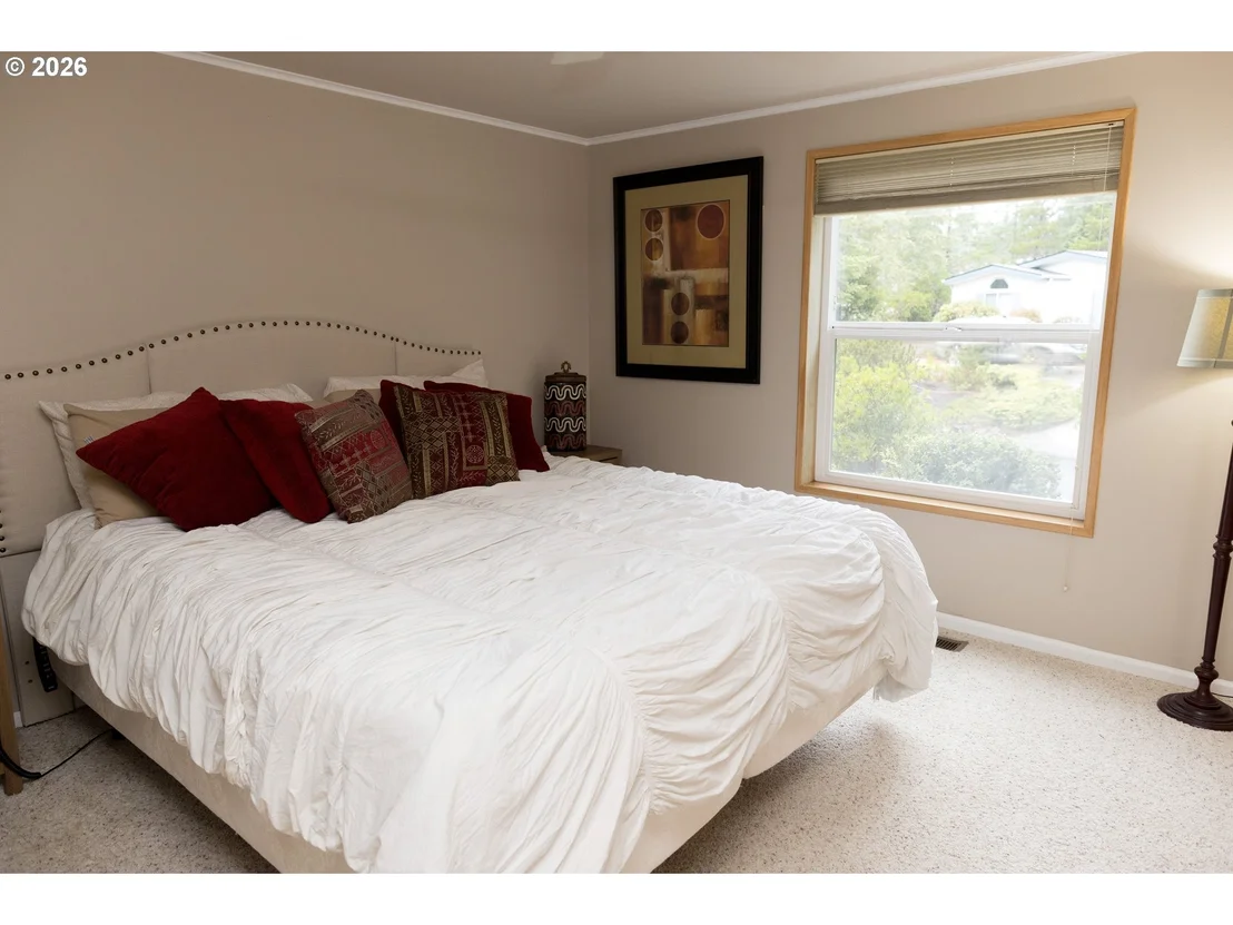 Photo of 327 SOUTHRIDGE DR