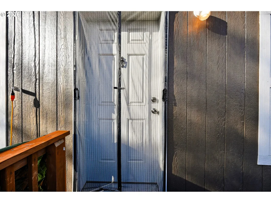 Photo of 826 SW CHERRY ST