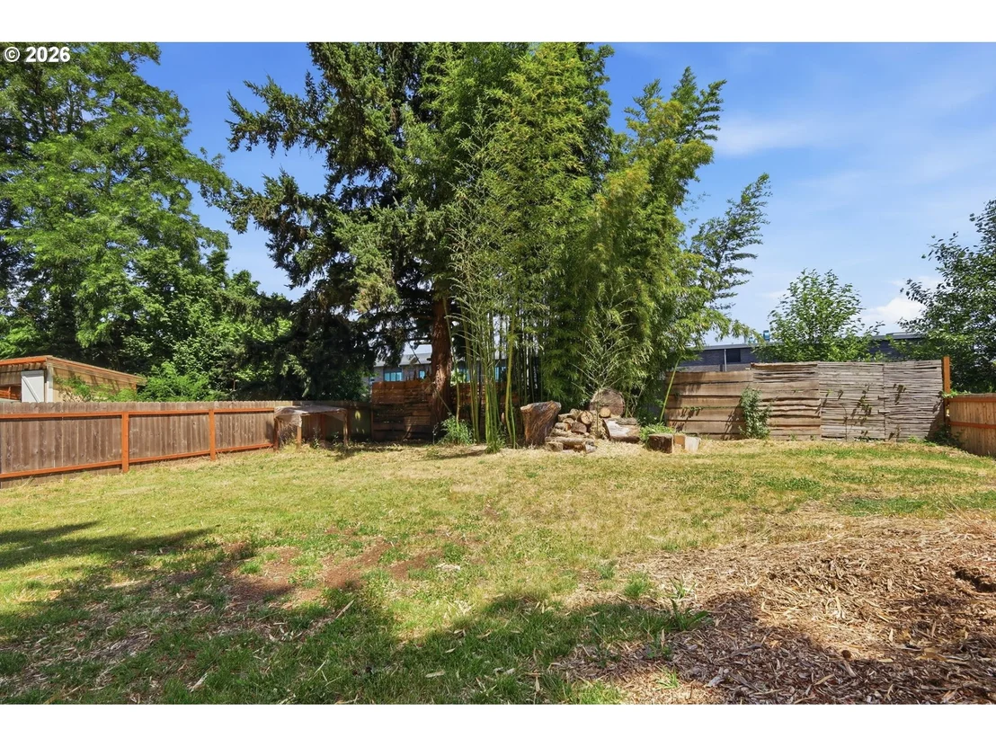 Photo of 605 KOURT DR