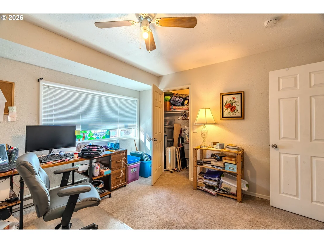 Photo of 1802 NE HOGAN DR
