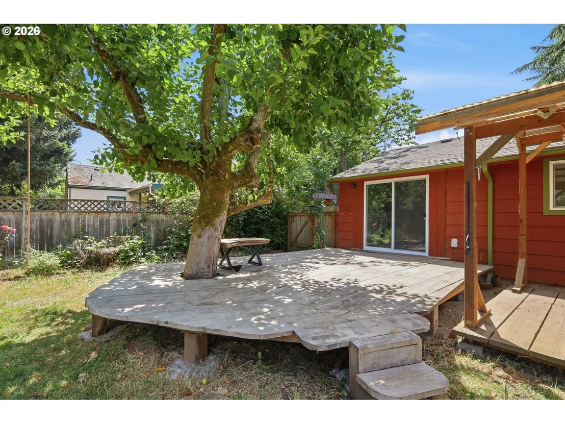 Photo of 605 KOURT DR