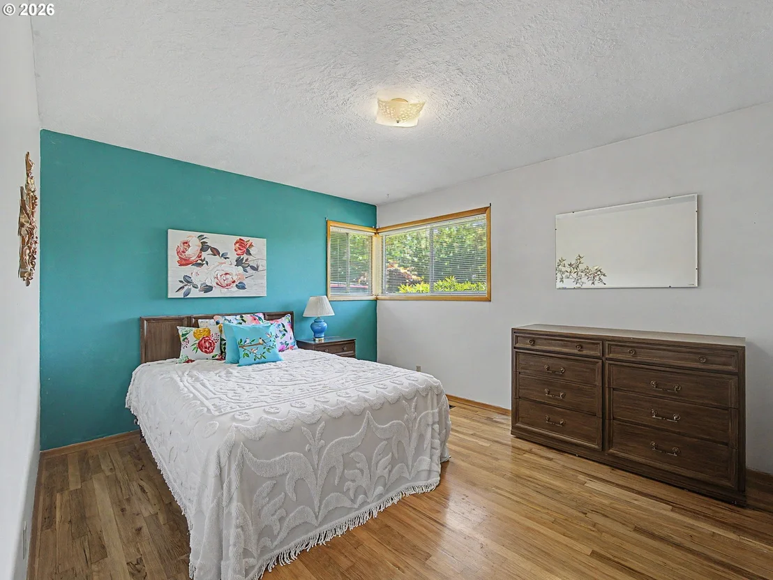 Photo of 250 SE JUNIPER AVE