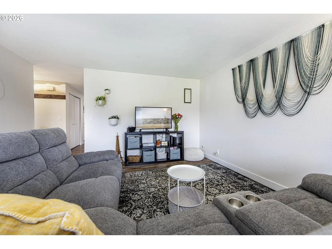 Photo of 1121 CEDAR PL