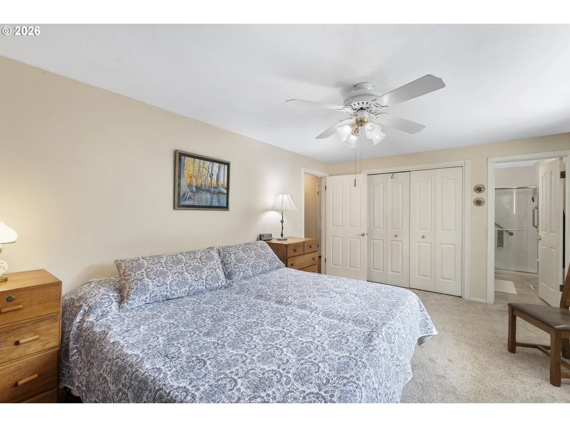 Photo of 192 NW CANYON DR