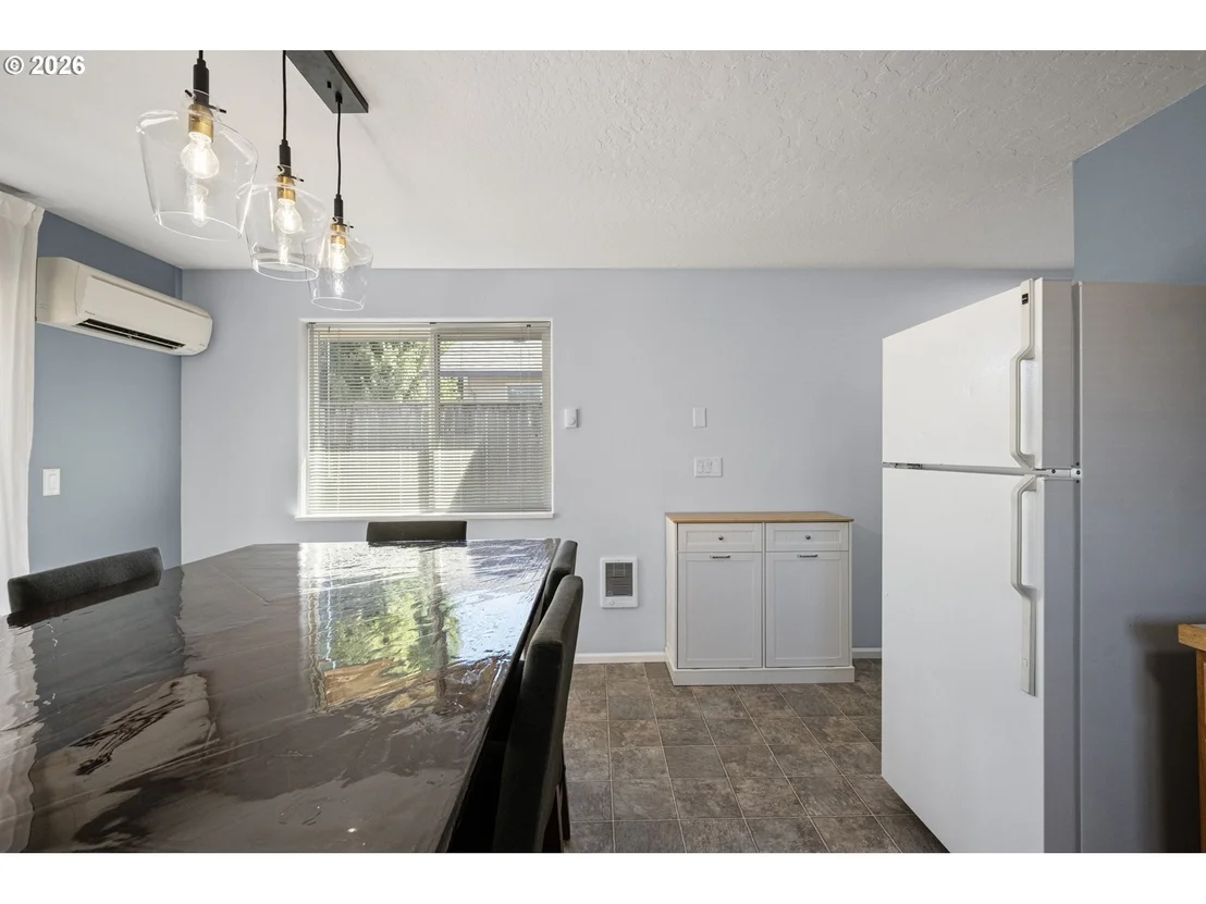 Photo of 850 E BENJAMIN AVE