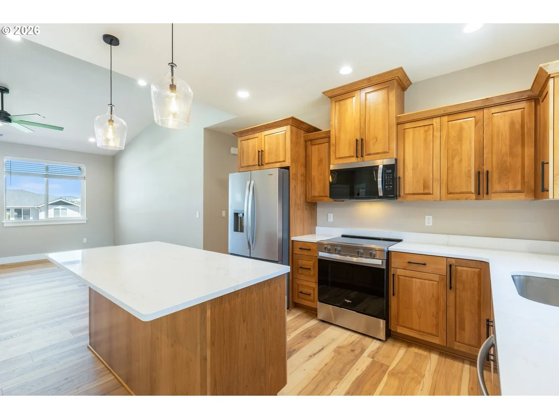 Photo of 265 SE LOGAN ST