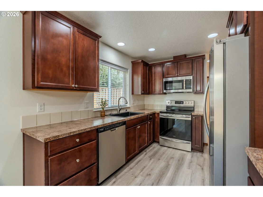Photo of 2013 NW BELLA VISTA DR