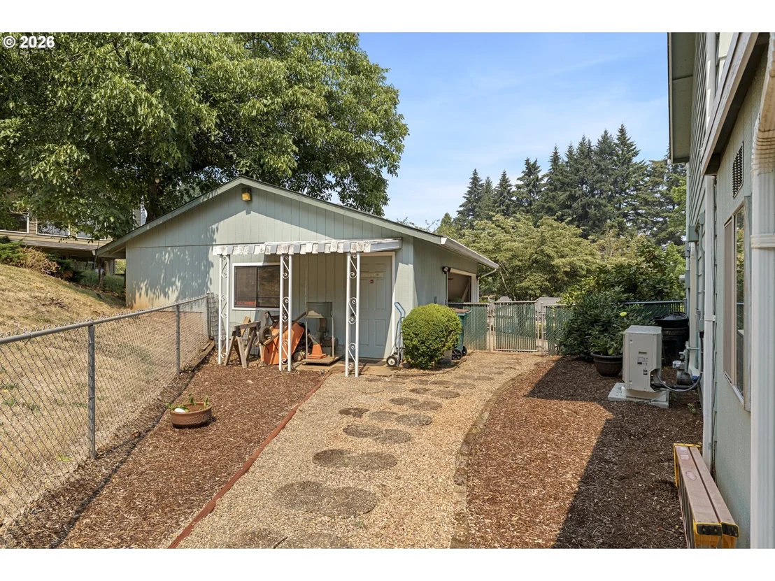 Photo of 192 NW CANYON DR