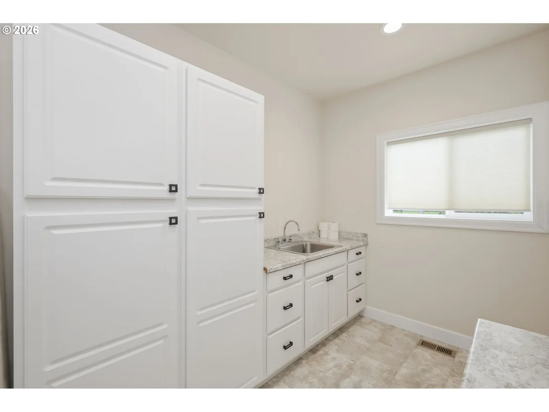 Photo of 106 HANSEN LN