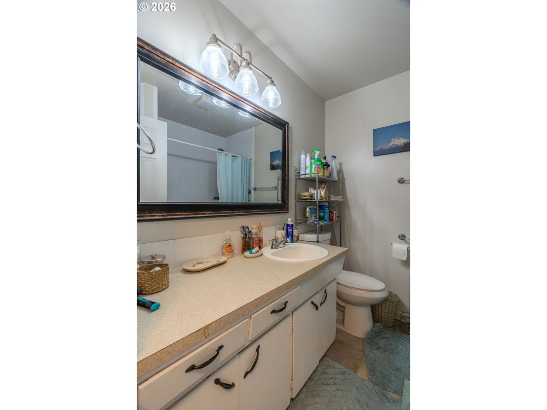 Photo of 1802 NE HOGAN DR