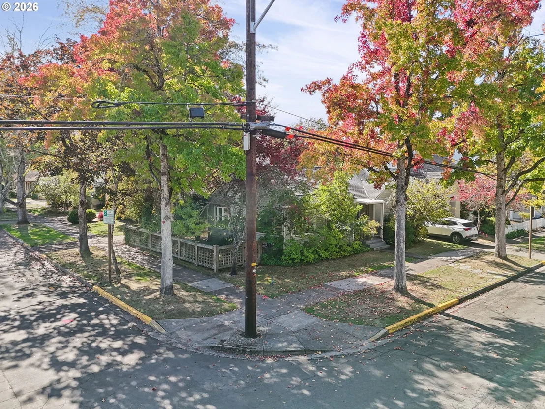 Photo of 890 E 22ND AVE