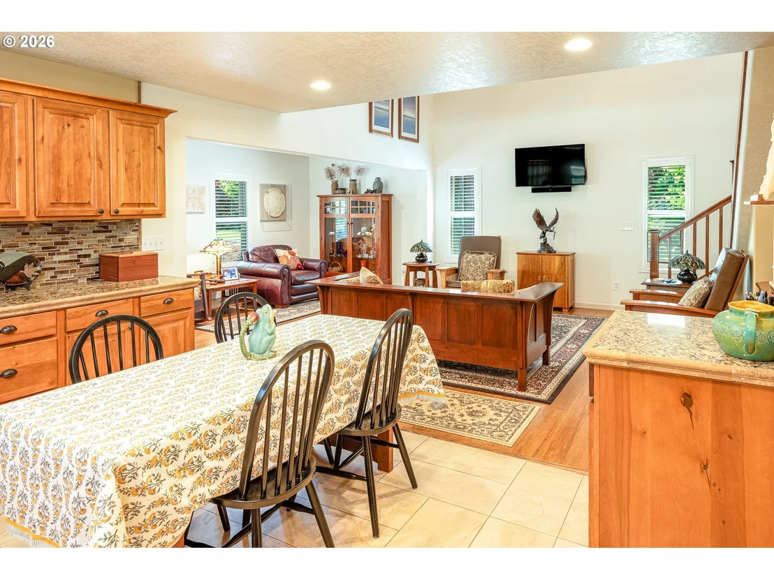 Photo of 384 EDGEVIEW DR