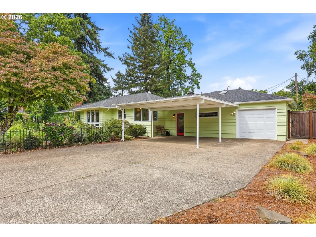 Photo of 595 DARTMOOR DR